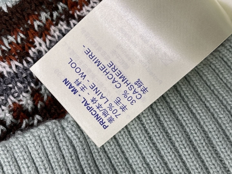 l0vis Vvtt0n sweaters